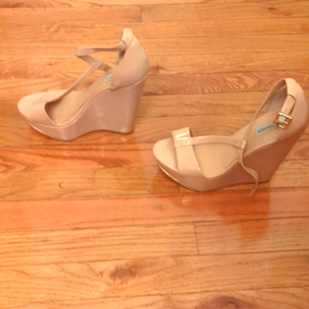Steve Madden Xtrime Fawn Patent wedged heels with Gold tip